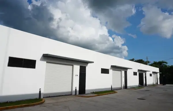 | Bodegas de 200 m² en renta en Park One |