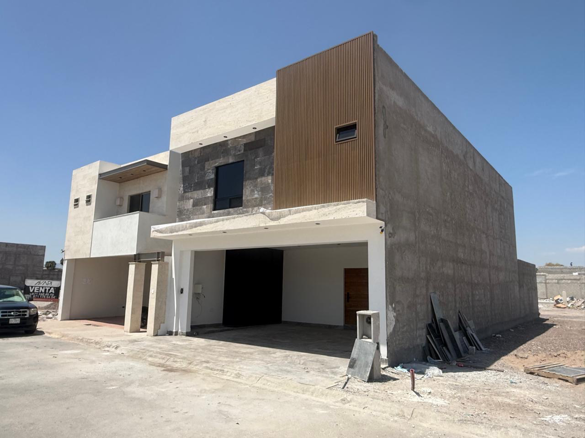 Vista 2 de Casa en Venta en Los Portales, Torreón, Coahuila de Zaragoza
