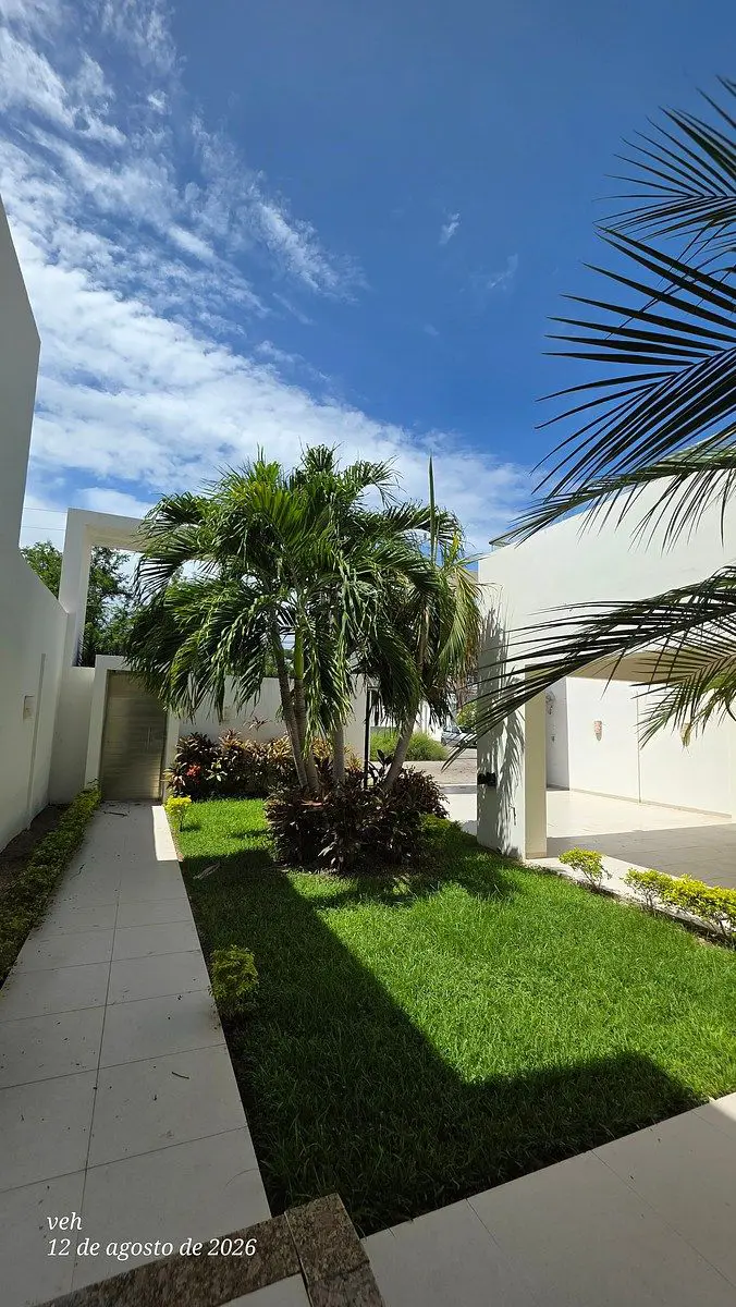 Casa en renta en Montebello, Mérida — foto 1 de 45