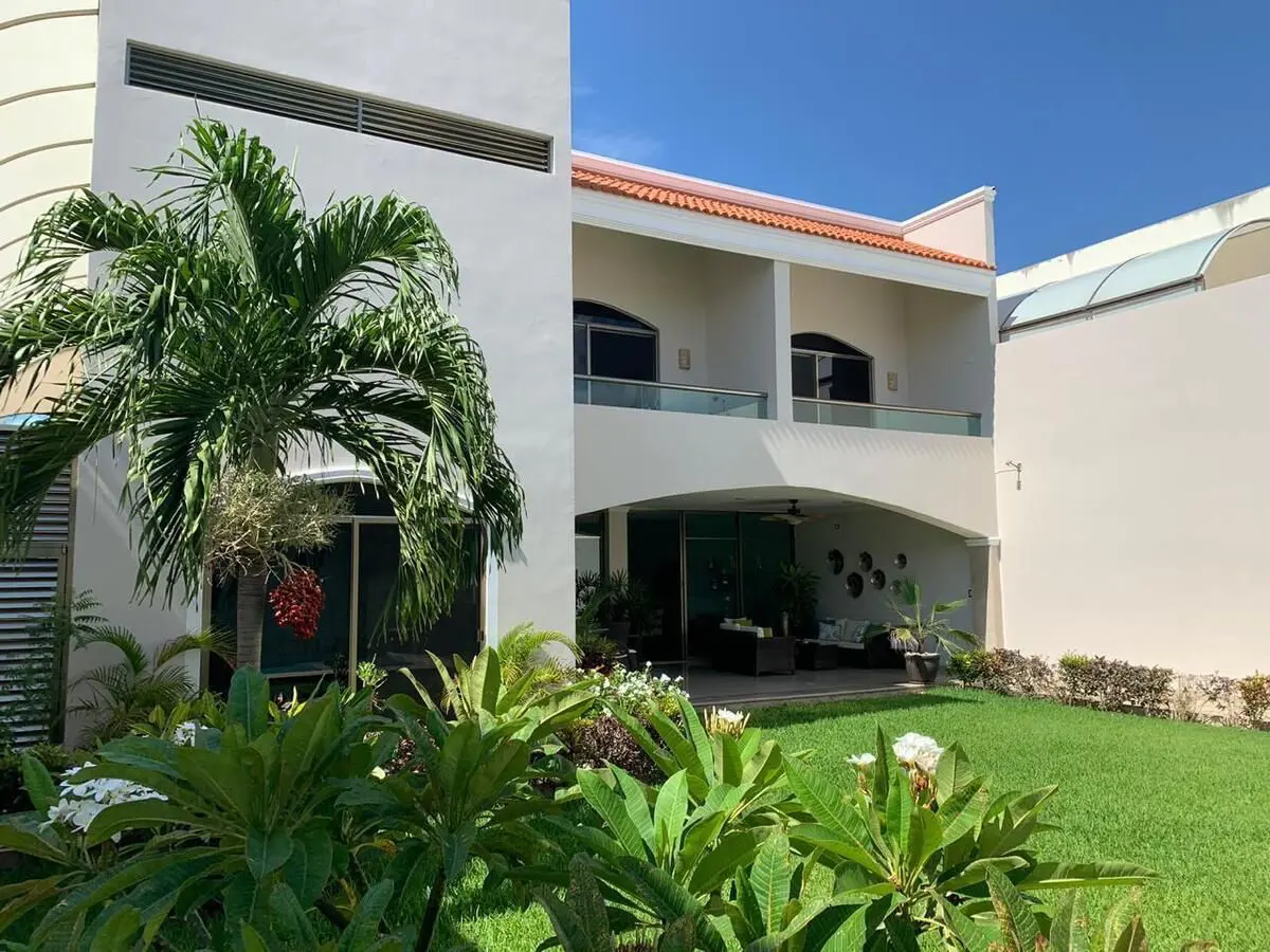 Casa en venta en Montebello, Mérida — foto 1 de 35