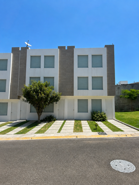 Casa en venta en Puebla Bosques de Chapultepec con 4 recámaras periférico — foto 1 de 32