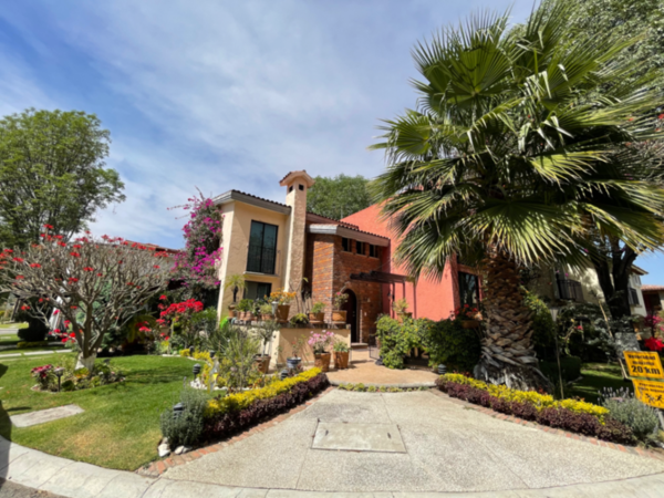 VENTA DE CASA EN ESQUINA EN FRACC. LA QUERENCIA SAN PEDRO CHOLULA, PUEBLA