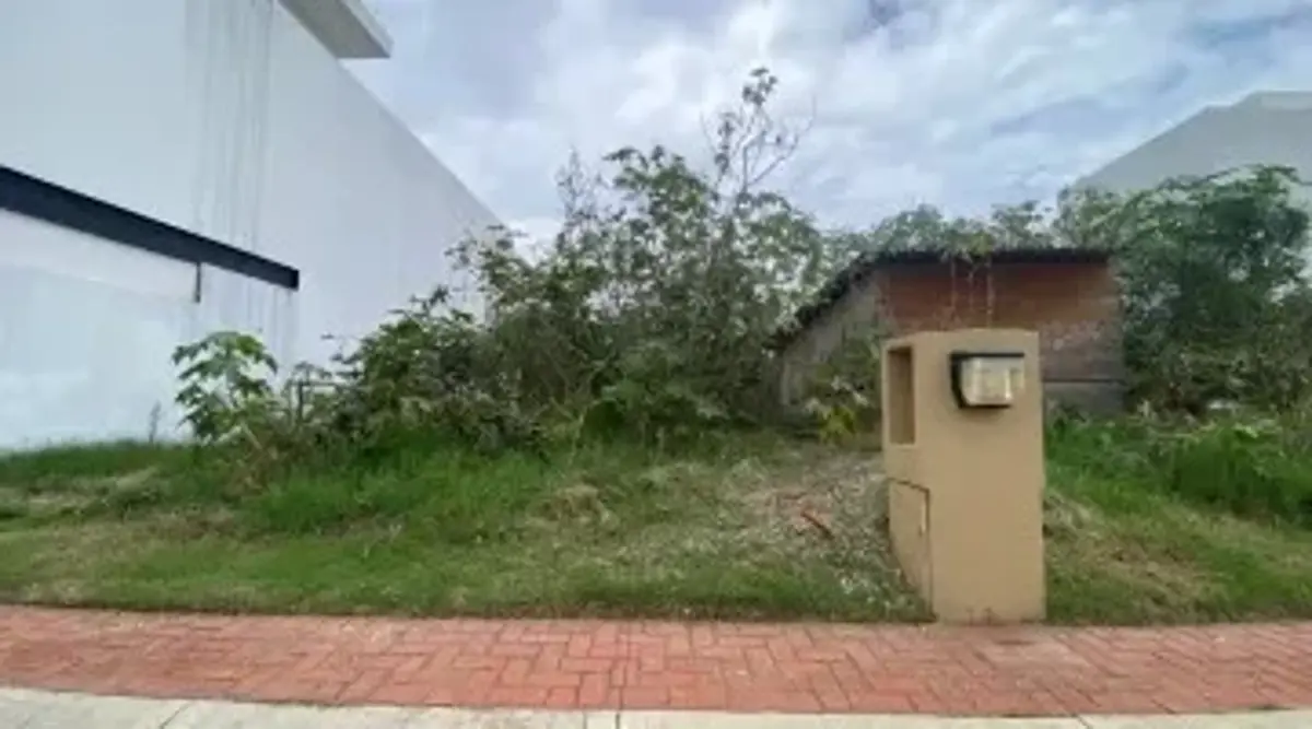 Terreno en venta en Lomas de Ahuatlán, Cuernavaca — foto 1 de 9