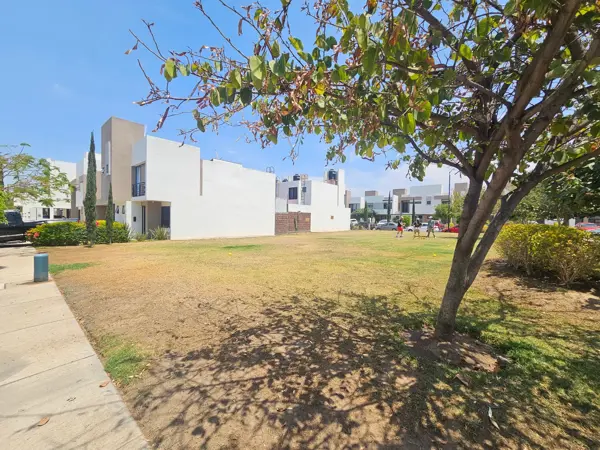Casa en venta en Jardines de Versalles, León — foto 2 de 14