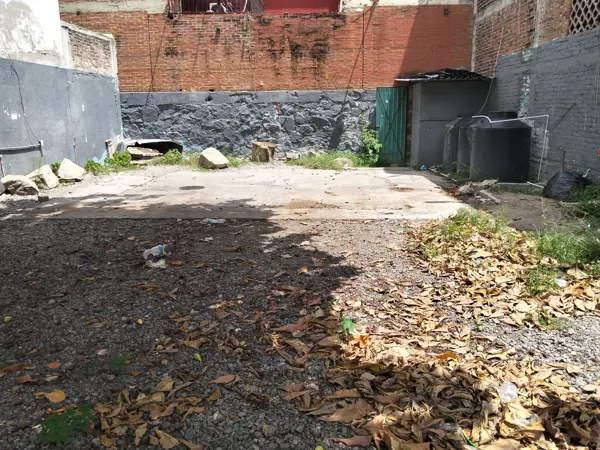 TERRERNO 210 M2 SOBRE AVENIDA PRINCIPAL