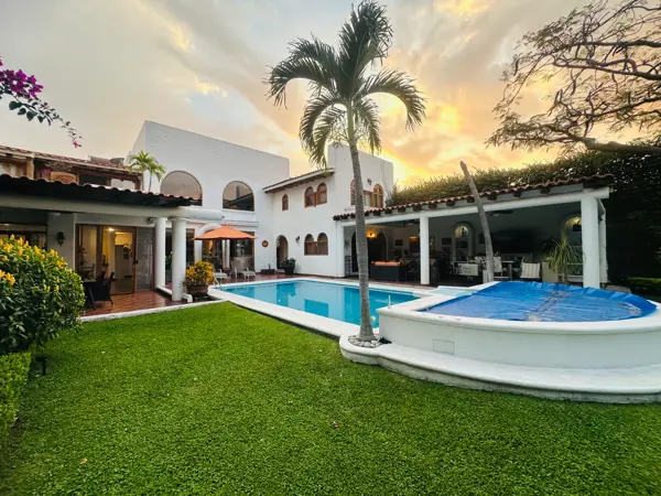 Casa en Fraccionamiento Hacienda San José Sumiya, Jiutepec, Morelos