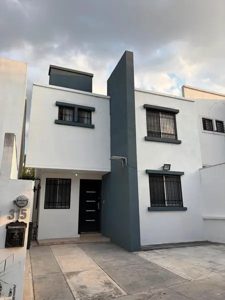 CASA EN RENTA LAS LOMAS SECTOR BOSQUES