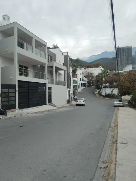 Casa en venta en Lomas del Paseo, Monterrey — foto 2 de 27