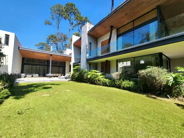 Casa en venta en Avandaro, Valle de Bravo — foto 3 de 44