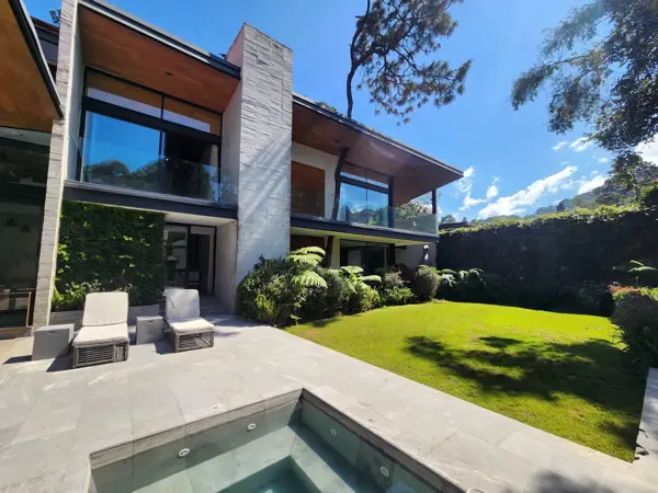 Casa en venta en Avandaro, Valle de Bravo — foto 2 de 44