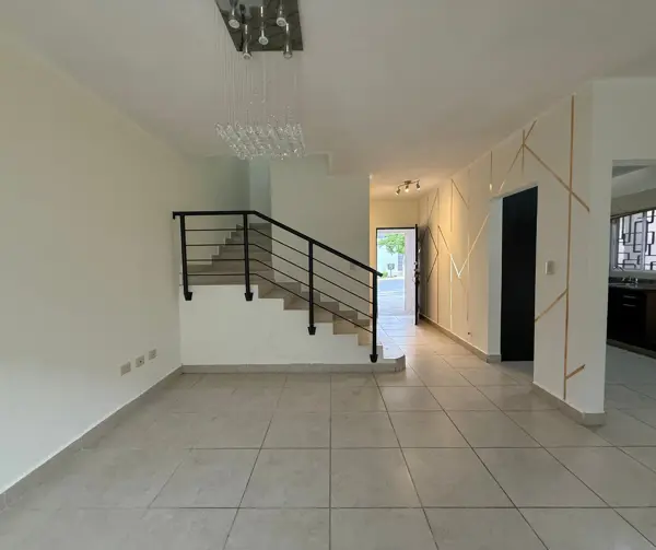 Casa en renta en Portal de las Lomas, Saltillo — foto 3 de 15