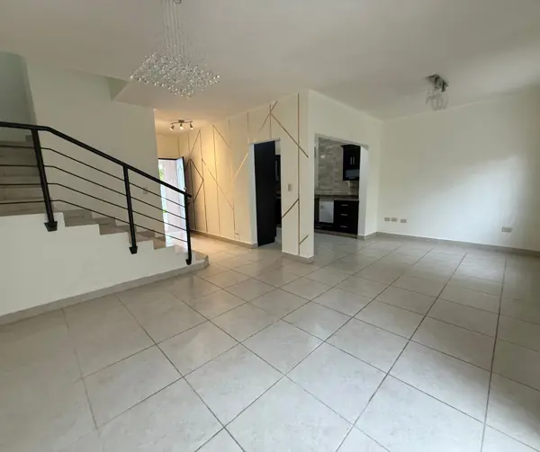 Casa en renta en Portal de las Lomas, Saltillo — foto 2 de 15