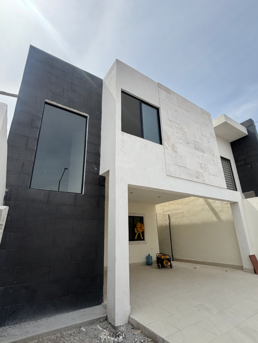 Casa en venta en Brisas Poniente, Saltillo — foto 1 de 15