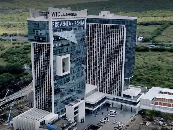 Consultorio Médico en Renta Piso 10 Vista Increible
Juriquilla, Querétaro: Acceso a Servicios