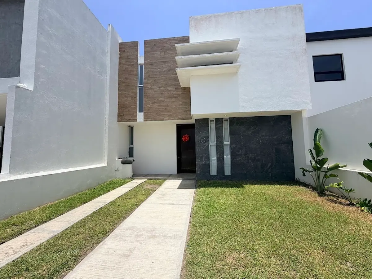 Casa en renta en Lomas de la Rioja, Alvarado — foto 1 de 16