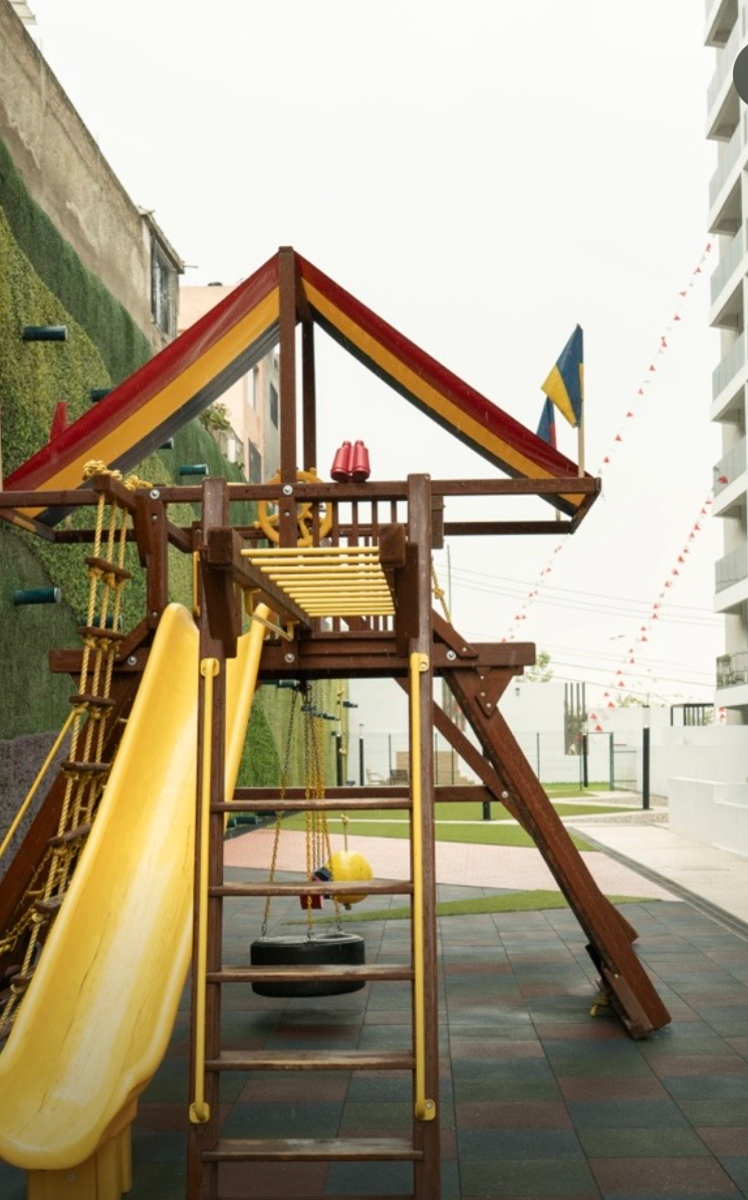 Juegos infantiles al aire libre del desarrollo