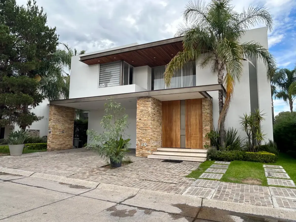 Casa en venta en La Hacienda de León Residencial y Golf, León — foto 1 de 15