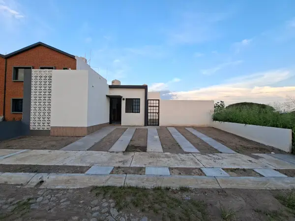 Casa en venta 3 recámaras y 2 baños en Montellano