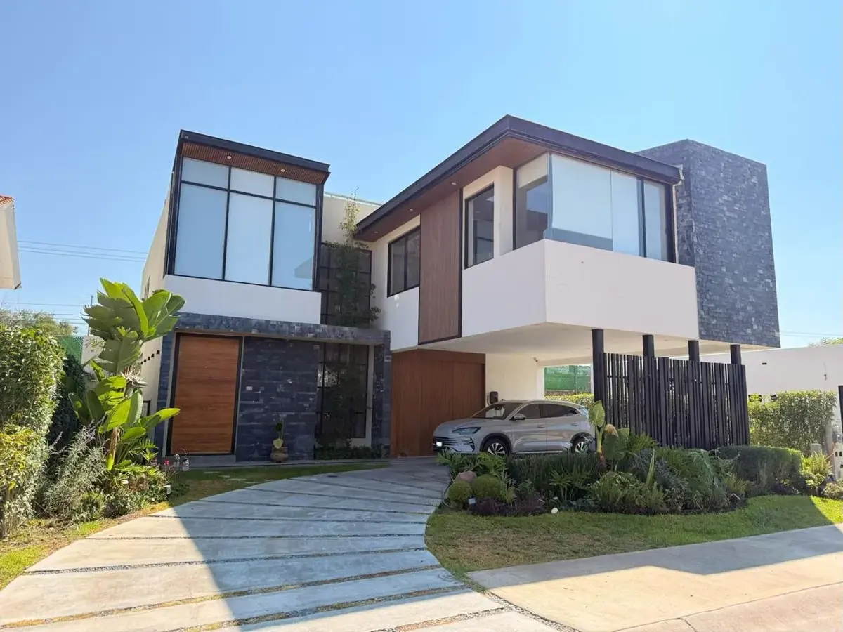 Casa en venta en La Hacienda de León Residencial y Golf, León — foto 1 de 25