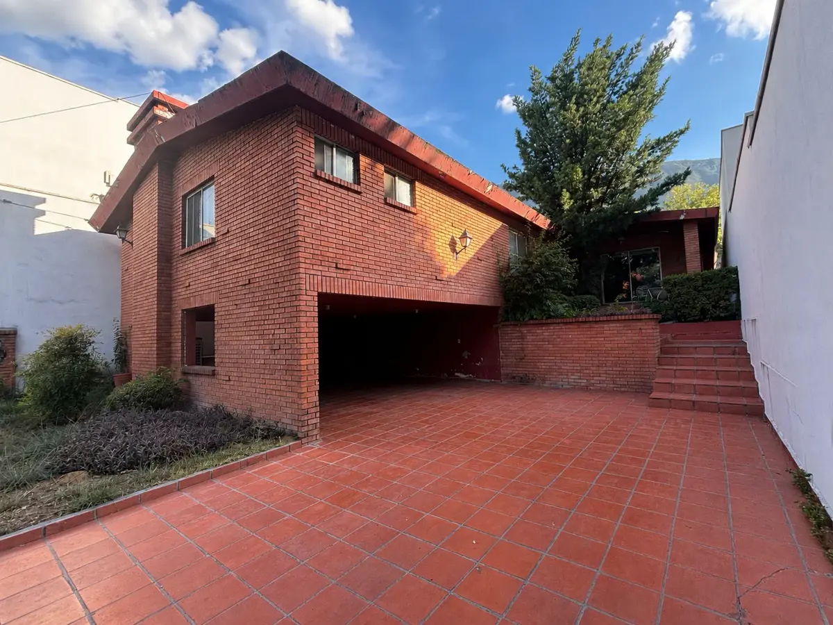Casa en venta en Olimpico, San Pedro Garza García
