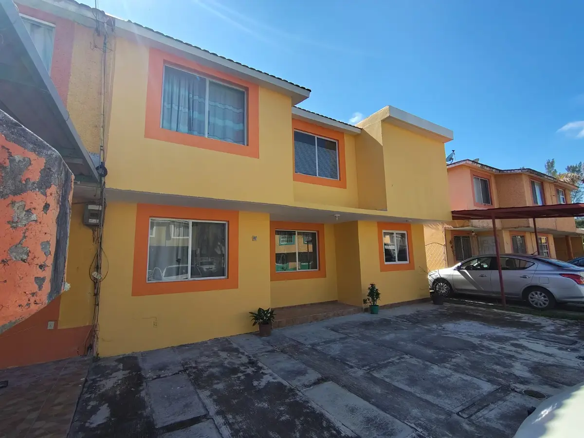 Casa en venta en Leonardo Rodríguez Alcaine, Medellín de Bravo — foto 1 de 12