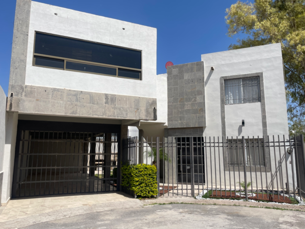 Casa en venta en Ampliación Senderos, Torreón — foto 2 de 42