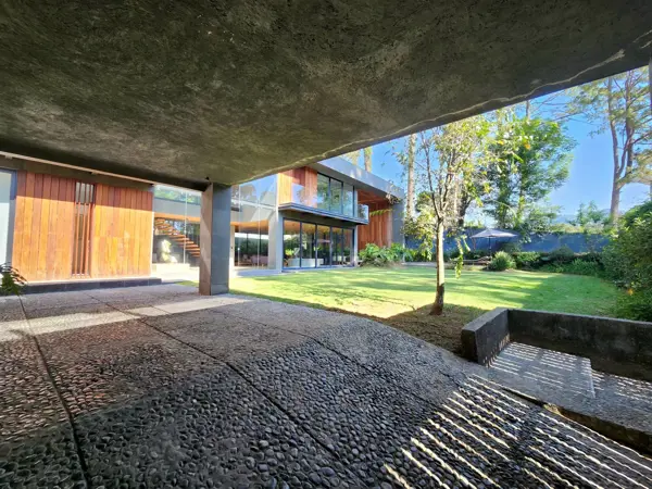 Casa en venta en Avandaro, Valle de Bravo — foto 2 de 33