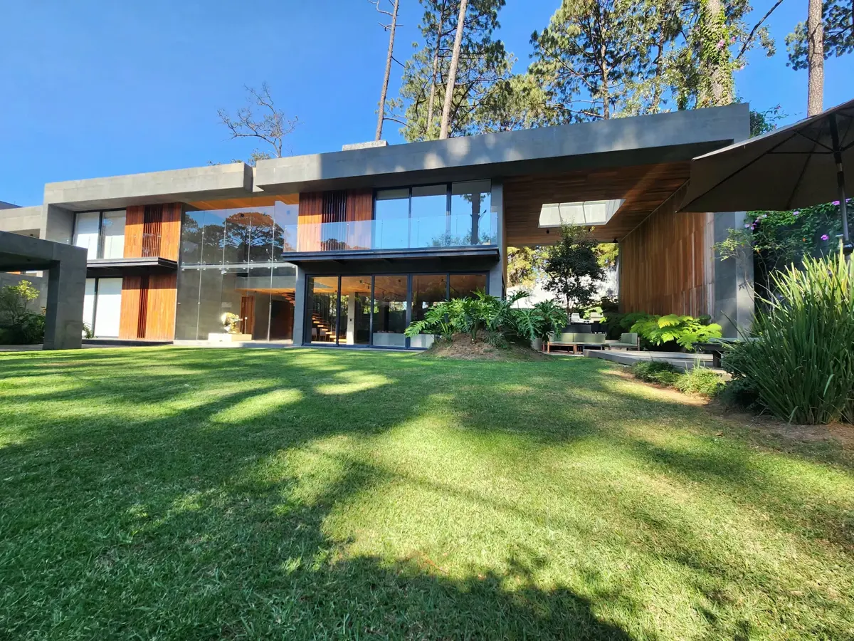Casa en venta en Avandaro, Valle de Bravo — foto 1 de 33
