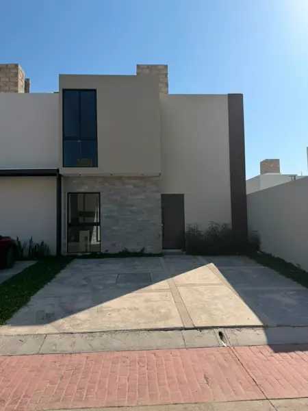 Casa en venta de 3 recámaras con terreno amplioen Manzanillo