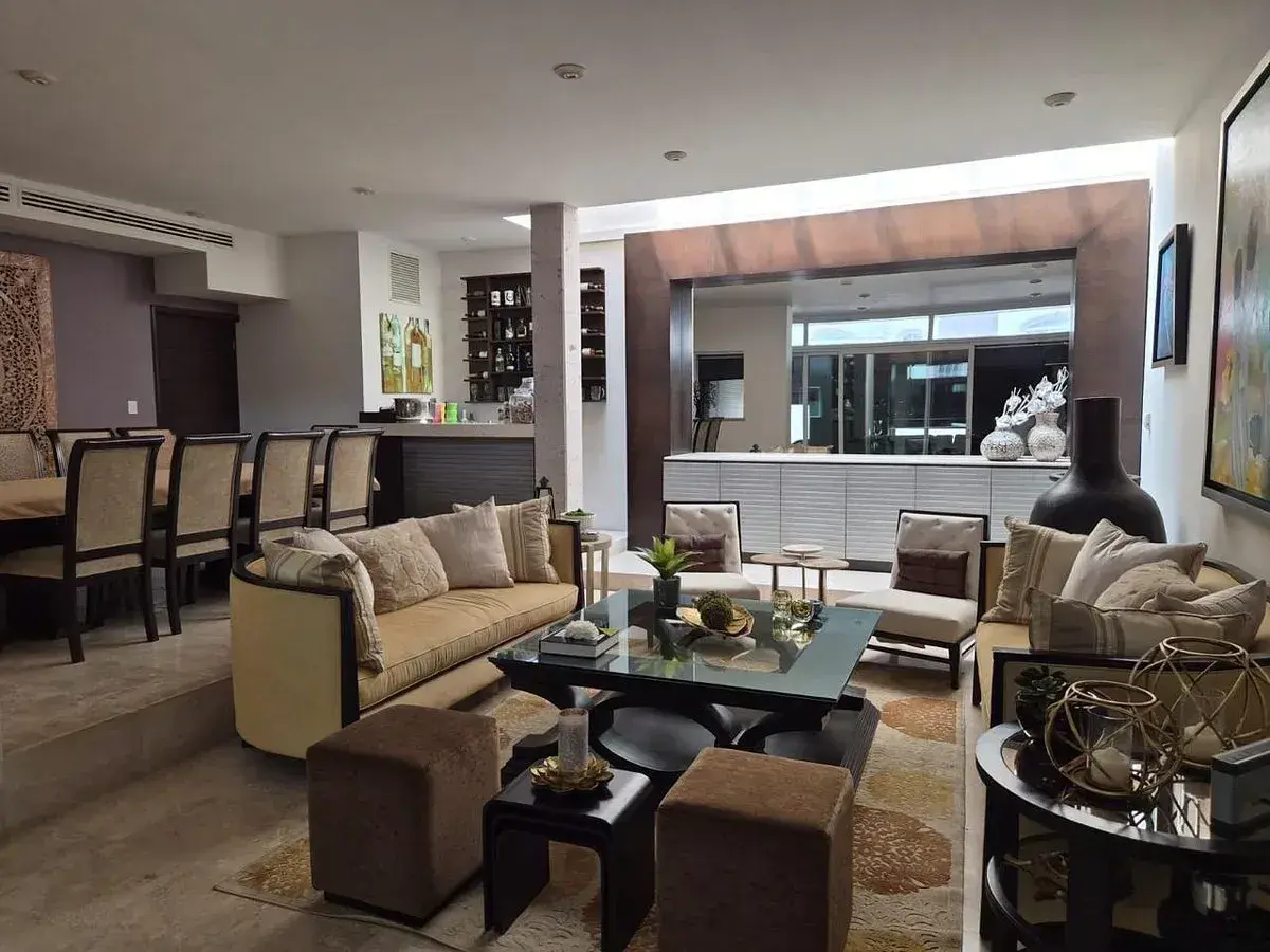 Casa en venta en Colinas de Liverpool, Monterrey — foto 1 de 7