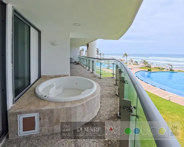 Departamento en Venta, Playa Diamante, Acapulco: Ideal para Vivir Frente al Mar