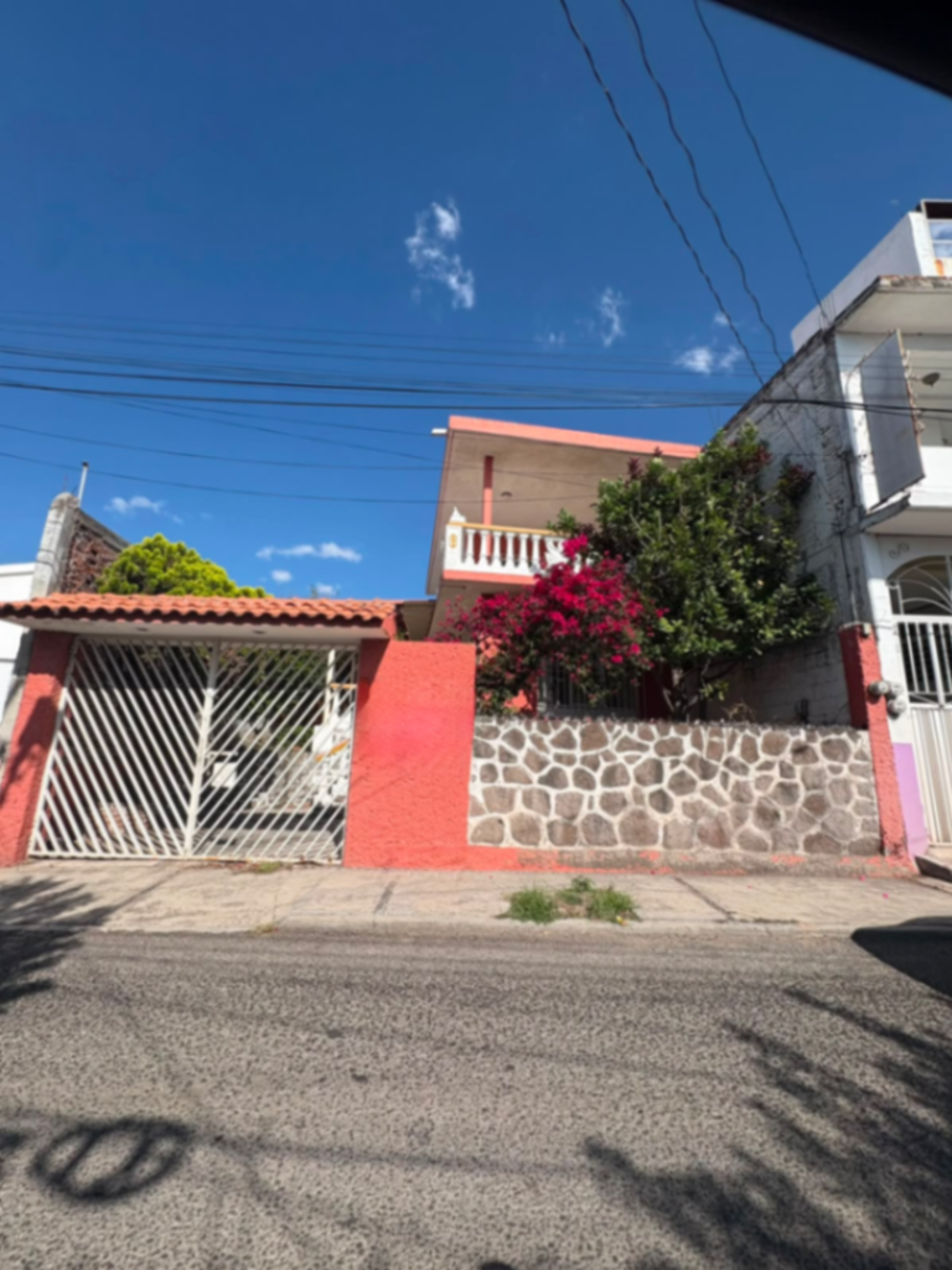 Casa en venta en San Cayetano, San Juan del Río — foto 1 de 39