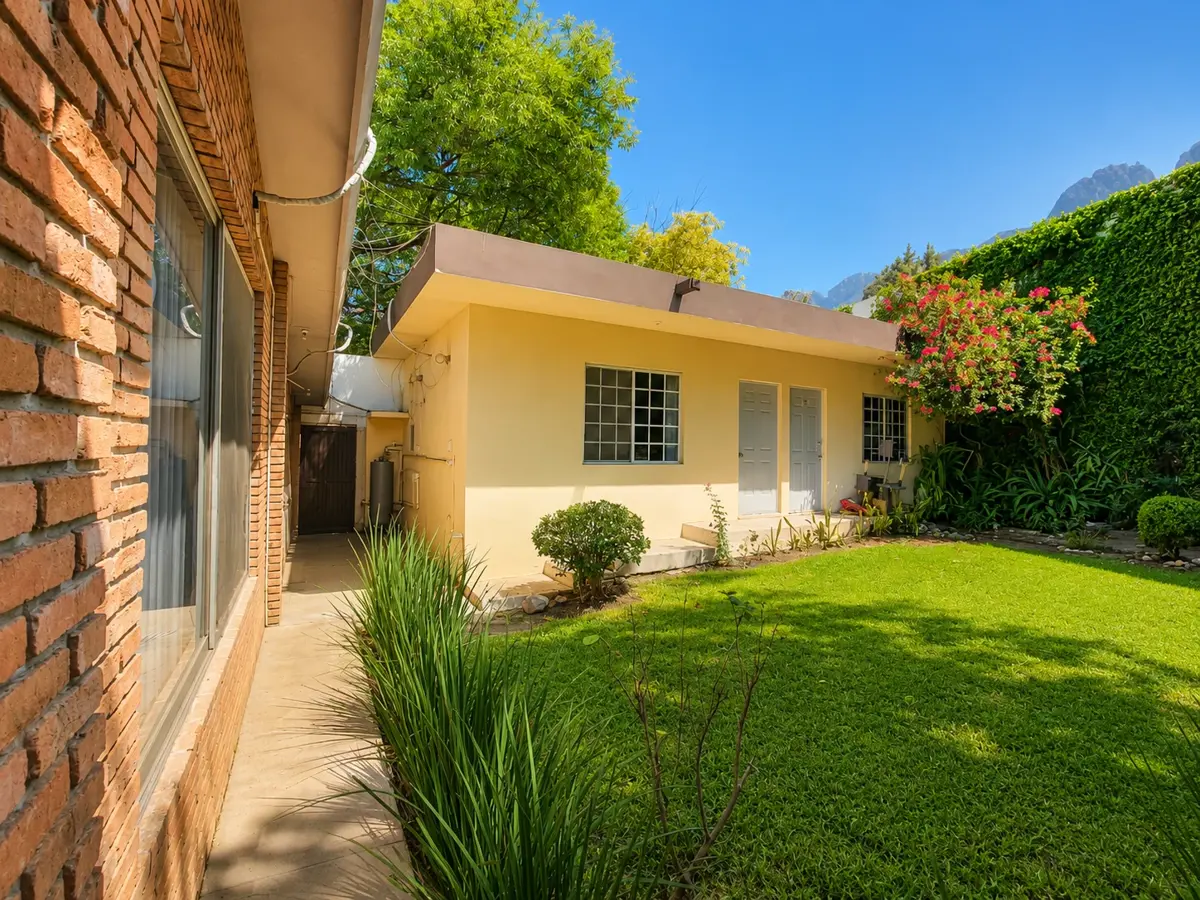 Casa en Venta en Valle de San Ángel Sect Jardines, San Pedro Garza García, Nuevo León