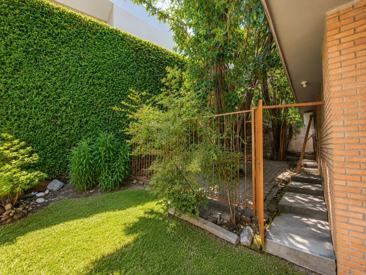 Casa en Venta en Valle de San Ángel Sect Jardines, San Pedro Garza García, Nuevo León