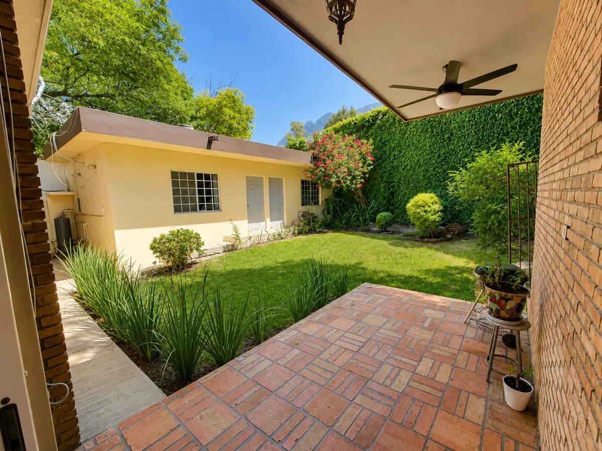 Casa en Venta en Valle de San Ángel Sect Jardines, San Pedro Garza García, Nuevo León