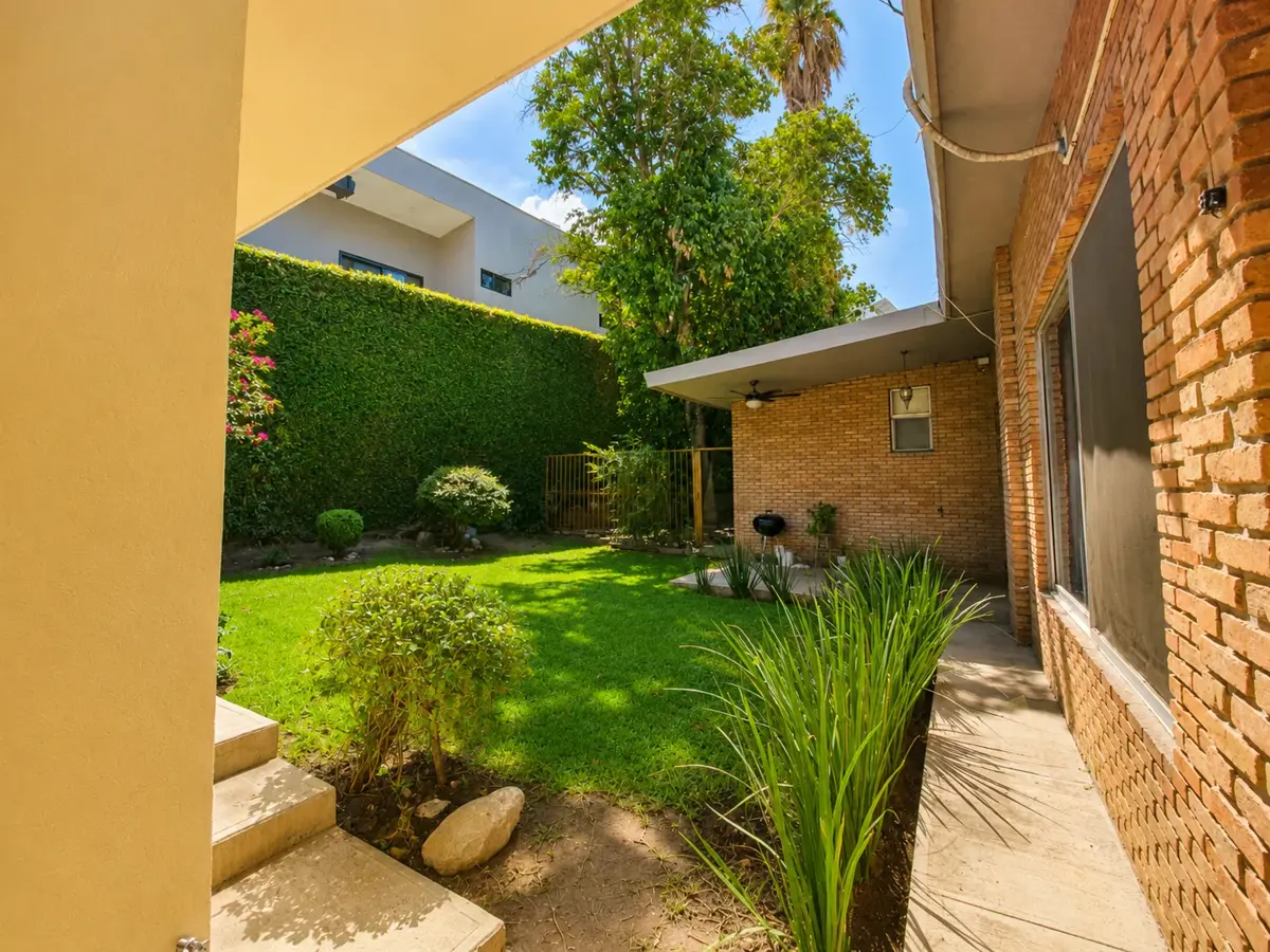 Casa en Venta en Valle de San Ángel Sect Jardines, San Pedro Garza García, Nuevo León