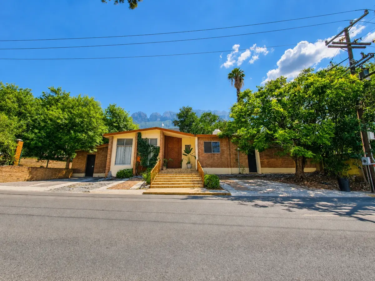 Casa en Venta en Valle de San Ángel Sect Jardines, San Pedro Garza García, Nuevo León