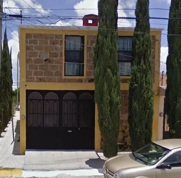 CASA EN VENTA COMO REMATE HIPOTECARIO EN VILLAS DE SANTIAGO QUERETARO.