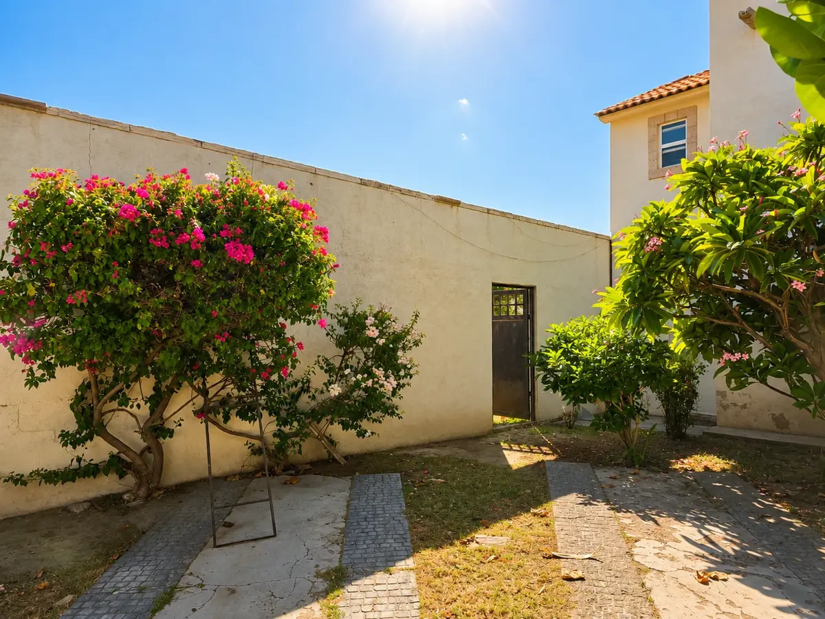 Vista 2 de Casa en esquina con amplio jardín en renta en Residencial Senderos
