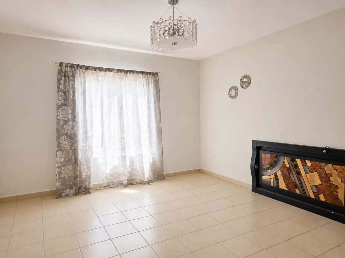 Vista 5 de Casa en esquina con amplio jardín en renta en Residencial Senderos