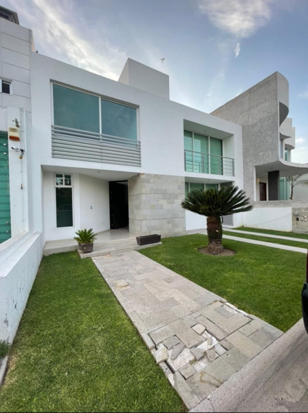 HERMOSA CASA EN VENTA - RESIDENCIAL CLAUSTROS DEL RÍO
