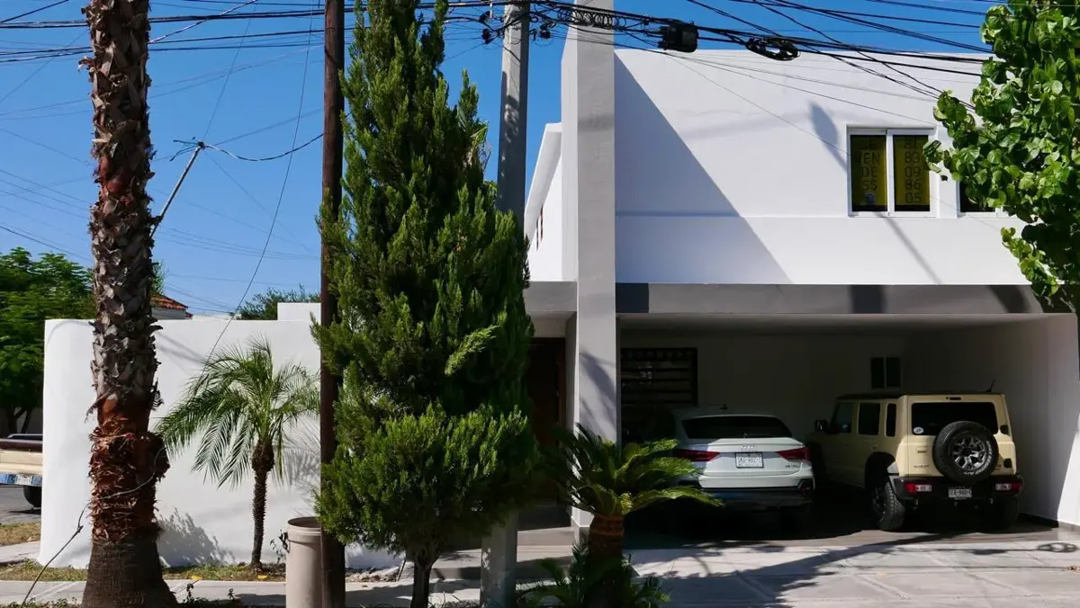 Casa en venta en Jardines de Andalucia, Guadalupe — foto 1 de 8