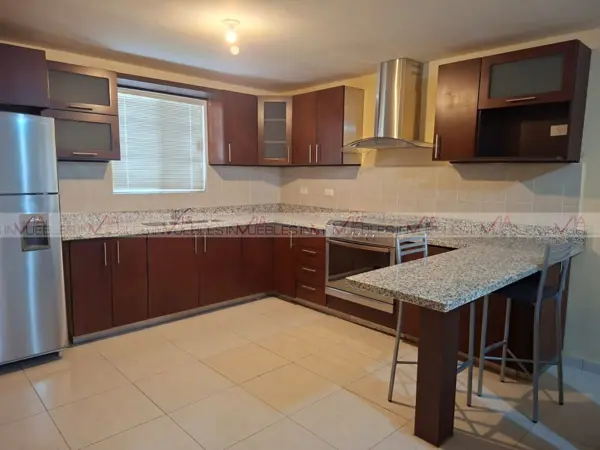 Casa en venta en Bosques del Rey, Guadalupe — foto 2 de 17