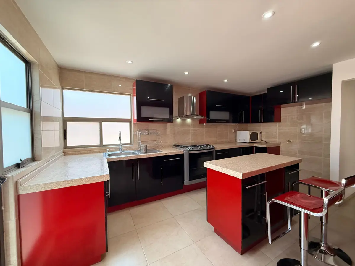 Casa en venta en Paseos de Chavarría, Mineral de la Reforma — foto 1 de 15