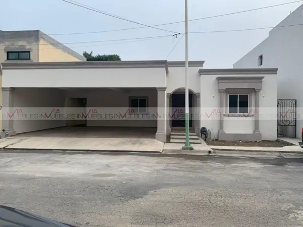 Casa en venta en Lomas de los Pilares, Cadereyta Jiménez — foto 2 de 13