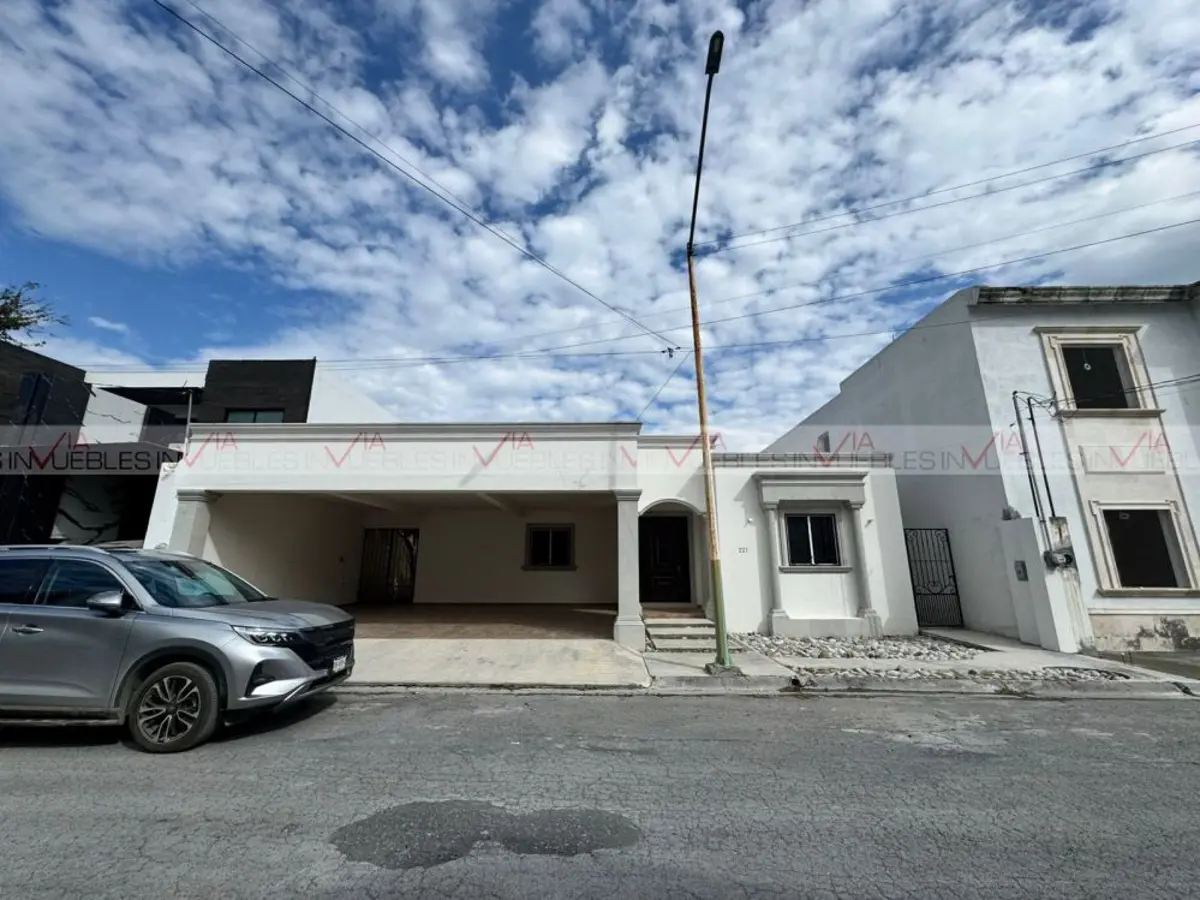 Casa en venta en Lomas de los Pilares, Cadereyta Jiménez — foto 1 de 13