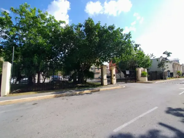 Renta Departamento Equipado en 1er Nivel (2do piso) – Real Valencia