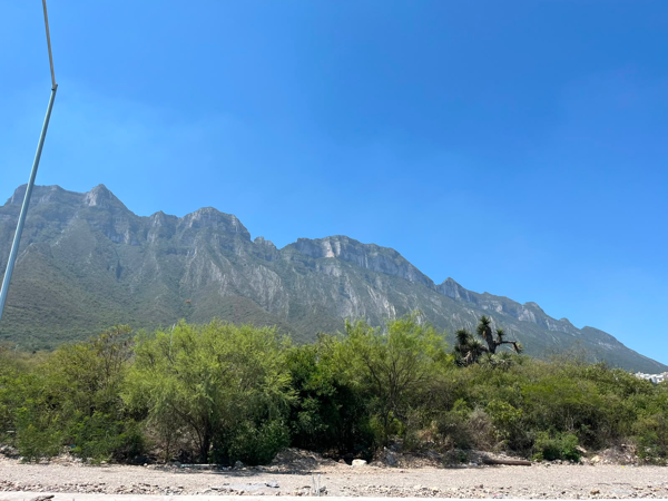 Venta de Terreno en Cumbres, ubicación privilegiada
