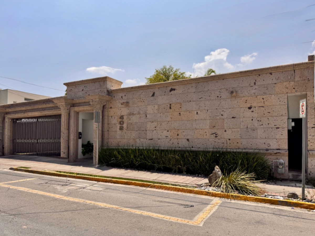 Casa en venta en Del Valle, San Pedro Garza García — foto 1 de 38