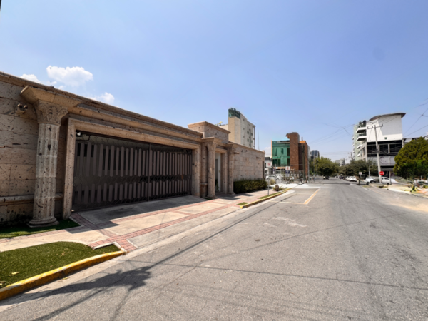 Casa en venta en Del Valle, San Pedro Garza García — foto 2 de 38